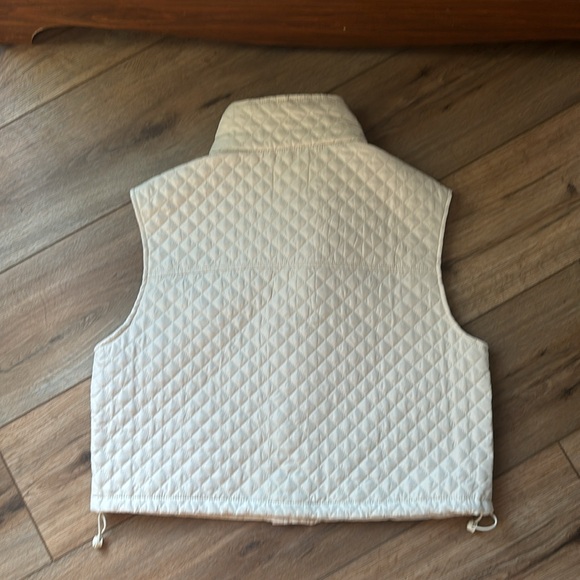 Nwt buckle cropped quilted vest - Picture 7 of 9